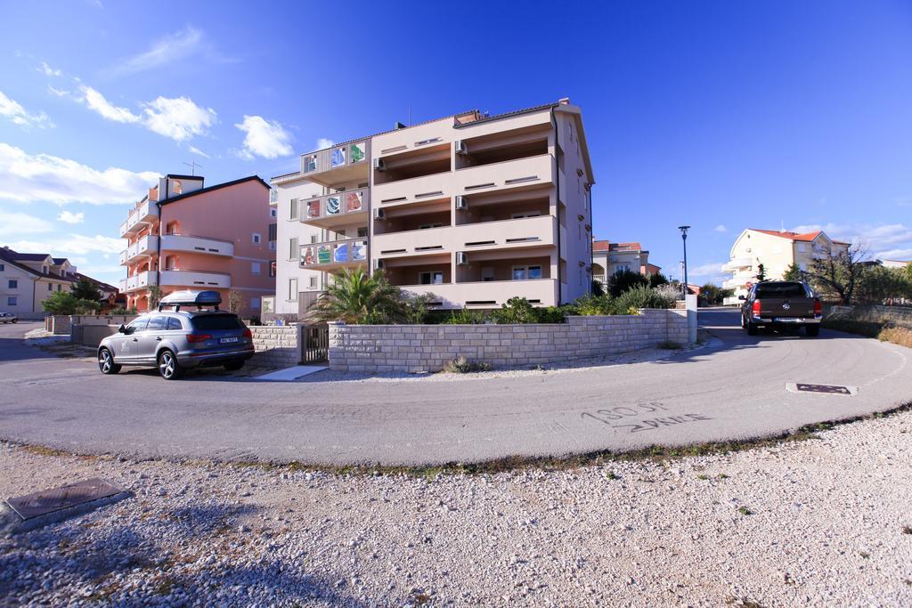 Apartments Miroslav Povljana Eksteriør billede