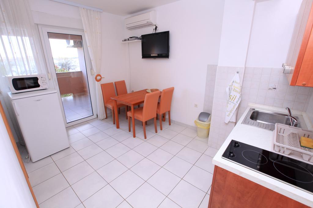 Apartments Miroslav Povljana Eksteriør billede