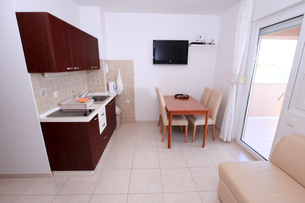 Apartments Miroslav Povljana Eksteriør billede
